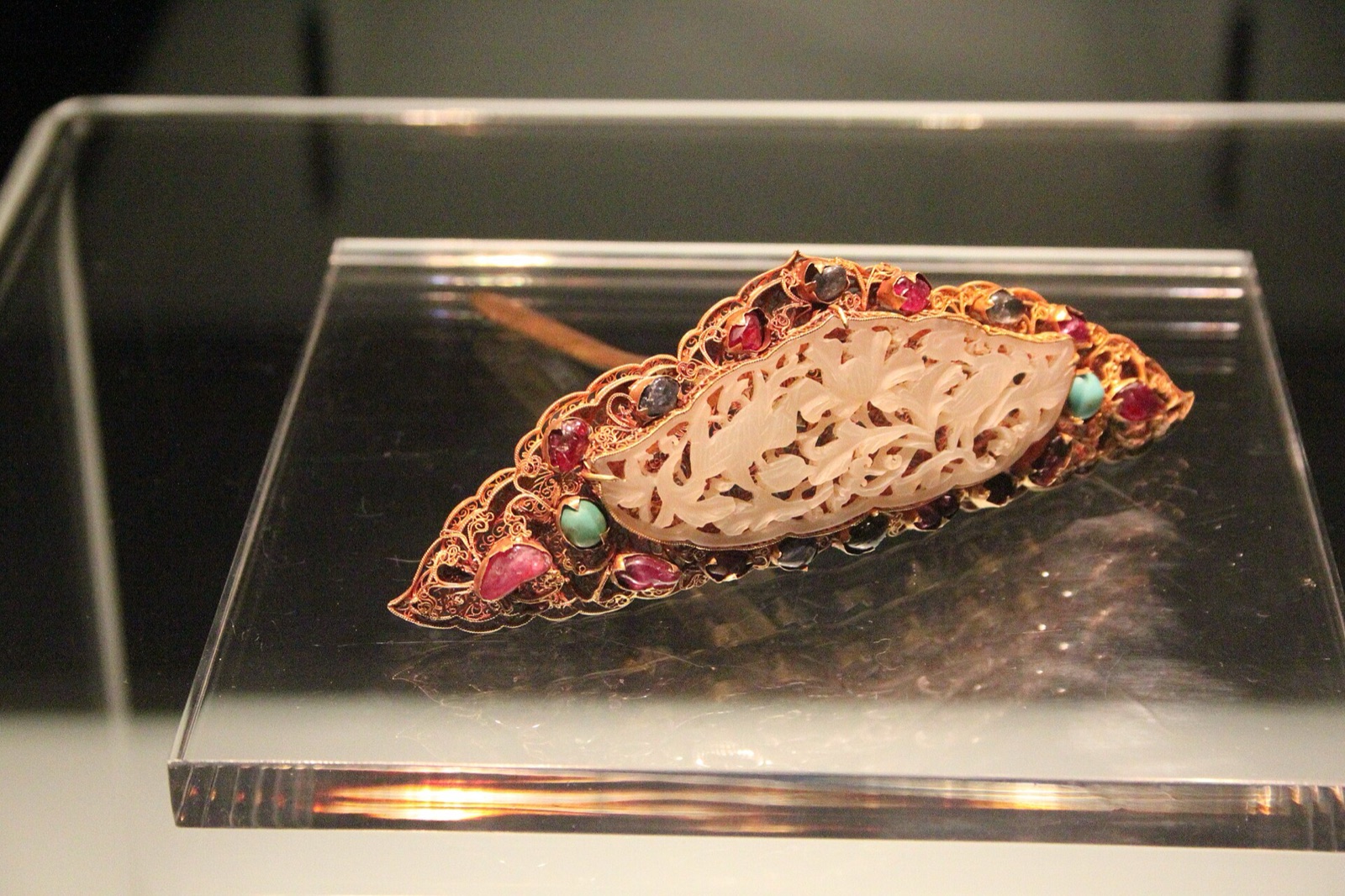 Ming gold hairpin