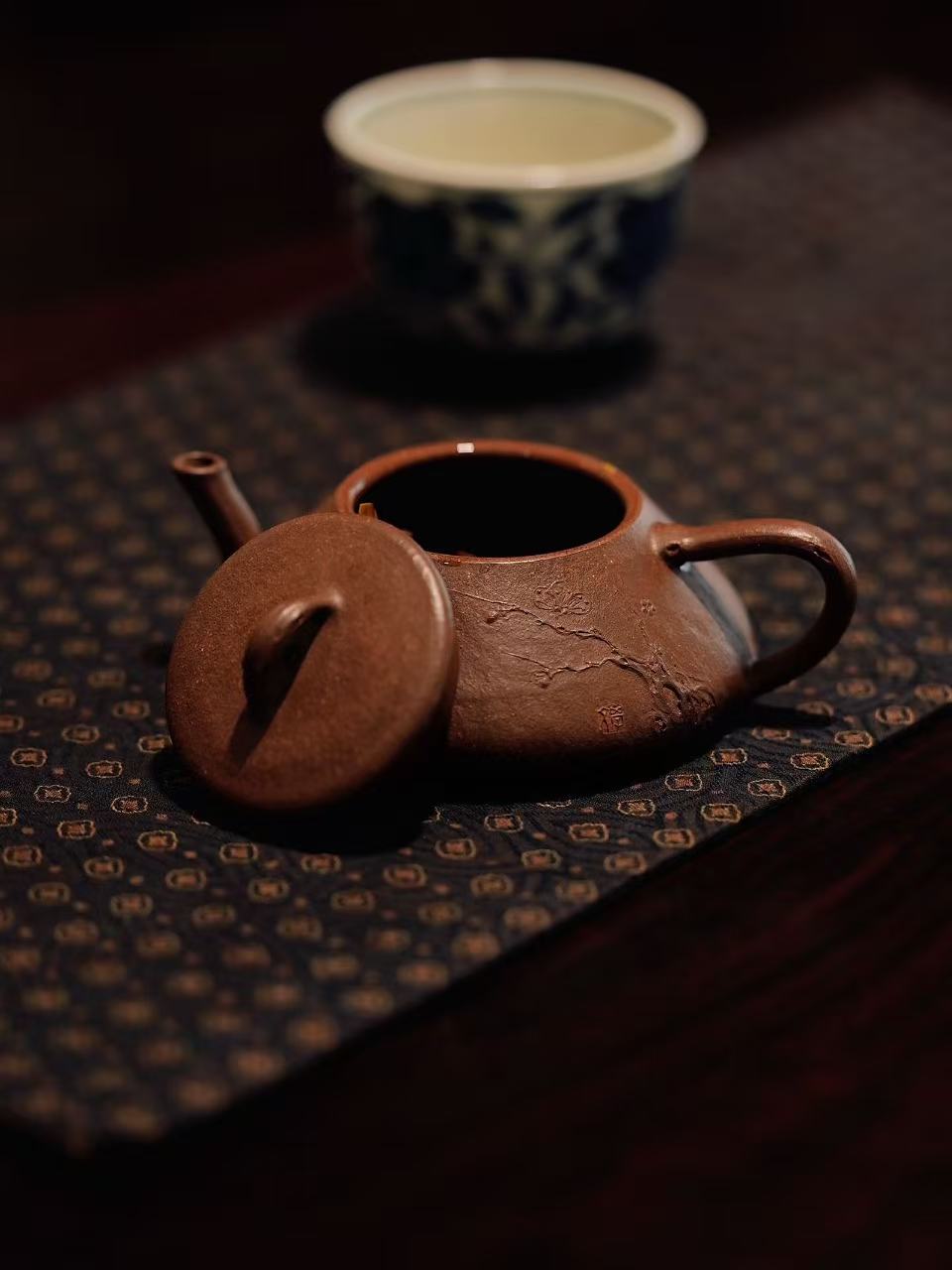 Open teapot showing incised decoration